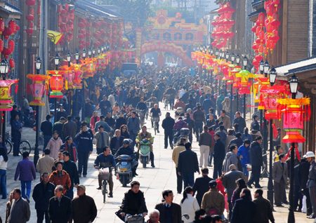 Citizens go shopping in Fuzhou, capital of south China's Fujian Province, on January 25, 2009. The celebration activities of the Chinese Lunar New Year have reached high tide on Sunday as the Chinese Spring Festival draws near. Spring Festival, or the Chinese Lunar New Year, is the most important traditional Chinese festival of family reunion. It falls on Janury 26 this year.