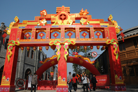 Citizens go shopping on a street decorated with festive lanterns in Fuzhou, capital of southeast China's Fujian Province, on January 25, 2009.