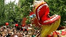 Locals watch the dragon dance during a temple fair held in the China Street in Buenos Aires, capital of Argentina, on January 25, 2009. A Chinese temple fair was held in the China Street on Sunday to celebrate the Chinese Lunar New Year.