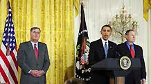 US President Barack Obama (C) delivers remarks on the economy after an economic meeting with company CEOs in the East Room of the White House in Washington, the United States, January 28, 2009. [Xinhua]