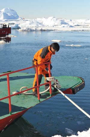 A member of Chinese expedition team fixes up Changcheng Boat at Panda Dock of Zhongshan Antarctic Station, on January 29, 2009. 