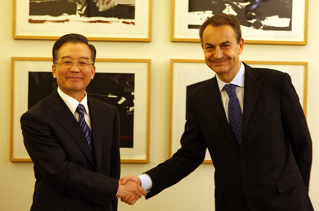 Chinese Premier Wen Jiabao (L) holds talks with Spanish Prime Minister Jose Luis Rodriguez Zapatero in Madrid, capital of Spain, on January 30, 2009. 