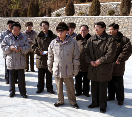 Kim Jong Il (C), top leader of the Democratic People's Republic of Korea, inspects the Ryesonggang Youth Power Station No. 1 plant in North Hwanghae province, DPRK, in this undated photo released by Korean Central News Agency (KCNA) on February 1, 2009. 