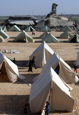 A general view shows tents set up by Palestinians who lost their homes during the 22-day Israeli offensive in Jabalia, northern Gaza Strip, on January 31, 2009.