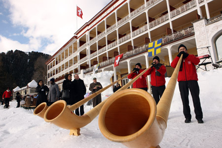 Participants are seen during the traditional farewell buffet lunch at the World Economic Forum (WEF) Annual Meeting 2009 in Davos, Switzerland, on February 1, 2009. The World Economic Forum (WEF) wrapped up its annual meeting here on Sunday, with pledges of cooperation from world leaders and elites in tackling the global financial crisis.