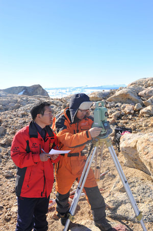 Chinese researchers use a total station to measure the movement of the Dulk glacier in Antarctica on January 31, 2009.