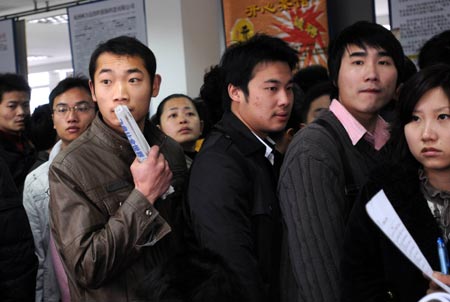 Jobseekers browse information at a job fair held in Hangzhou, east China's Zhejiang Province, on February 3, 2009.