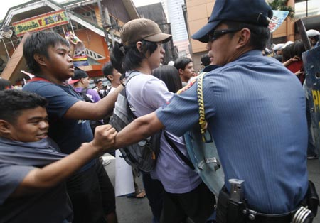 Riot policemen clash with protestors, mostly students, during a rally outside the US embassy in Manila, Philippines, on February 3, 2009.