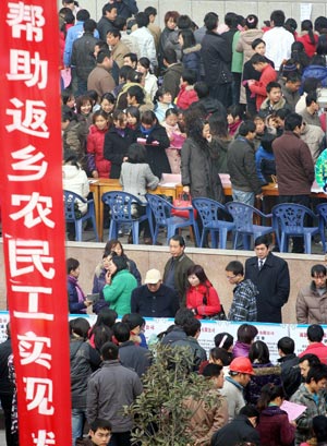 People search for job information at the job fair for migrant workers held in Jingmeng City, central China's Hubei Province, on February 4, 2009. Some 7,000 job vacancies of 130 enterprises were provided to migrant workers at the job fair.