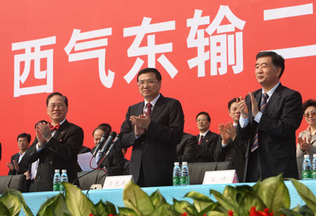 Chinese Vice Premier Li Keqiang (C, front) attends the opening ceremony of the construction of the eastern segment of the country's second West-East natural gas pipeline in Shenzhen City, south China's Guangdong Province, on February 7, 2009.