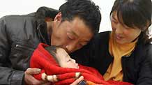 The 2-year-old leukemia-afflicted kid Li Rui is fondled and kissed by his parents, at the Beijing Children's Hospital in Beijing, China's capital, on February 17, 2009.