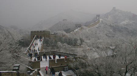 People visit the snow-covered Badaling section of the Great Wall in Beijing, capital of China, on February 18, 2009. The first snowfall hitting Beijing this year continued on Wednesday morning. 