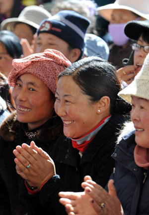 Local villagers watch the performance of artists from the Tibetan Drama Troupe of Tibet to celebrate the upcoming Tibetan New Year in Ngaqen Village of Lhasa, capital of southwest China's Tibet Autonomous Region, on February 20, 2009. 