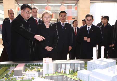 US Secretary of State Hillary Clinton (4th L) visits the Beijing Taiyanggong Gas-fueled Thermal Power Co., Ltd. (Taiyanggong Power Plant) of the Beijing Energy Investment Co., Ltd. in Beijing, capital of China, on February 21, 2009. 