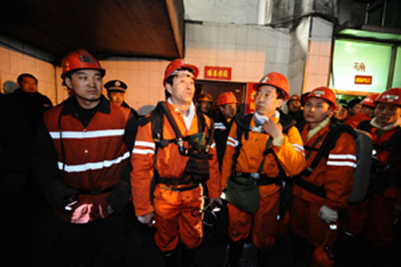 Rescue workers prepare to get into the coal mine to look for survivors in north China&apos;s Shanxi Province, on February 22, 2009. More than 40 miners have died after a coal mine blast in north China&apos;s Shanxi Province on Sunday while rescuers are pulling out the trapped from the shaft, according to a rescuer at the site. 