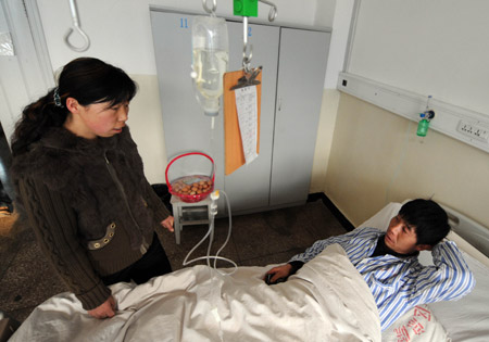 A miner injured in the accident rests in a hospital in north China's Shanxi Province on February 23, 2009. The death toll of the coal mine blast rose to 74 as of 6:00 PM on Sunday after one body was retrieved from the shaft, the rescue headquarters said.