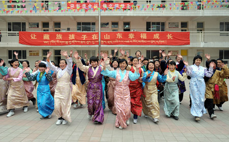 Tibetan students celebrate the Tibetan New Year which falls on February 25 this year at Jinan Tibetan School in Jinan, capital of east China's Shandong Province, on February 24, 2009. Some 200 Tibetan students who study in the coastal province welcomed Tibetan New Year on Tuesday.