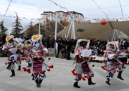 Actors perform Tibetan traditional dance to celebrate the Tibetan New Year in Longwangtan Park in Lhasa, capital of southwest China's Tibet Autonomous Region, on February 25, 2009. Local citizens here on Wednesday sung and danced with traditional custom to celebrate the Earth Ox Tibetan New Year. Tibetans across China are celebrating the 50th Tibetan New Year after the Democratic Reform with their old traditions. 