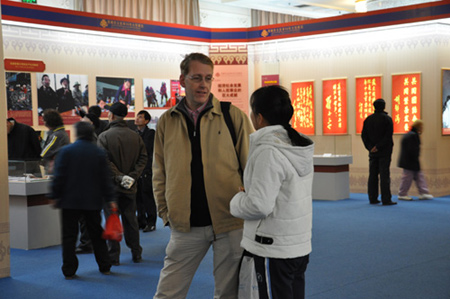 Photo shows a British expresses his views to Xinhuanet after visiting the 50th Anniversary of Democratic Reforms in Tibet Exhibition, which runs from February 24 to April 10 at the Exhibition Center of the Cultural Palace of Nationalities, Beijing. 