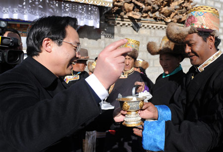 Sun Deyue (1st L), a cadre from Beijing, who is the Doilungdeqen County's party secretary, celebrates the Tibetan New Year with his Tibetan friends in Lhasa, capital of southwest China's Tibet Autonomous Region, on February 26, 2009, the second day of the 'earth ox' year on the Tibetan calendar. Officials coming from interior areas to aid the region celebrated the Tibetan New Year together with local Tibetans.