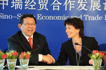 Chinese Commerce Minister Chen Deming (L) shakes hands with Swiss Economy Minister Doris Leuthard at a press conference in Zurich, Switzerland, on February 26, 2009. Chen and Leuthard attended here on Thursday the Sino-Swiss Economic and Trade Forum with the aim of intensifying relations between Swiss and Chinese companies. 