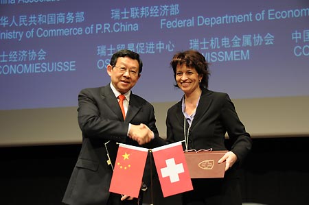 Chinese Commerce Minister Chen Deming (L) shakes hands with Swiss Economy Minister Doris Leuthard, after signing a memorandum on the intensification of technical cooperation in the field of environmental technology, in Zurich, Switzerland, on February 26, 2009. Chen and Leuthard attended here on Thursday the Sino-Swiss Economic and Trade Forum with the aim of intensifying relations between Swiss and Chinese companies.