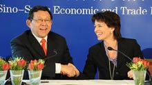 Chinese Commerce Minister Chen Deming (L) shakes hands with Swiss Economy Minister Doris Leuthard, after signing a memorandum on the intensification of technical cooperation in the field of environmental technology, in Zurich, Switzerland, on February 26, 2009. Chen and Leuthard attended here on Thursday the Sino-Swiss Economic and Trade Forum with the aim of intensifying relations between Swiss and Chinese companies.