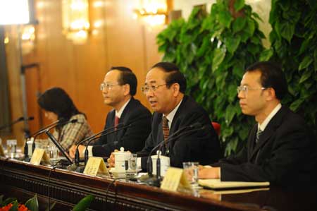 Zhao Qizheng (2nd R), spokesman of the Second Session of the 11th Chinese People's Political Consultative Conference (CPPCC) National Committee, answers questions from journalists during a news conference on the CPPCC session at the Great Hall of the People in Beijing, capital of China, on March 2, 2009. 