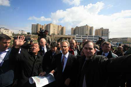 Quartet envoy Tony Blair (C) visits northern Gaza Strip, on March 1, 2009. As the Quartet's envoy, Tony Blair arrived in the Gaza Strip on Sunday to inspect damage by Israeli army and discuss reconstruction process. 