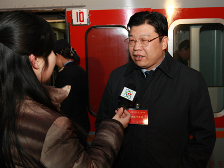 A deputy to the Second Session of the 11th National People's Congress (NPC) from central China's Henan Province receives interview upon his arrival in Beijing, capital of China, on March 2, 2009. The Second Session of the 11th NPC is scheduled to open on March 5. 