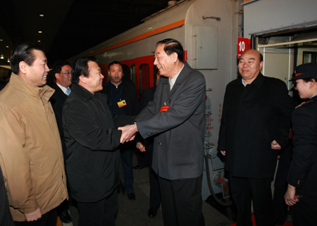 Deputies to the Second Session of the 11th National People's Congress (NPC) from central China's Henan Province arrive in Beijing, capital of China, March 2, 2009. The Second Session of the 11th NPC is scheduled to open on March 5.