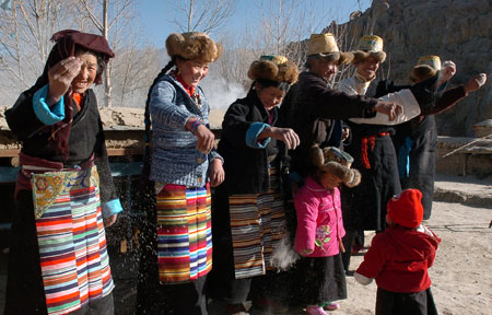 Farmers practise a ritual to express their gratitude to the happy life in Quxu County, southwest China's Tibet Autonomous Region, on January 20, 2007.