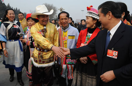 Members of the 11th National Committee of the Chinese People's Political Consultative Conference (CPPCC) arrive at the Tian'anmen Square in Beijing, capital of China, on March 3, 2009. The Second Session of the 11th National Committee of the CPPCC is to open on Tuesday. 