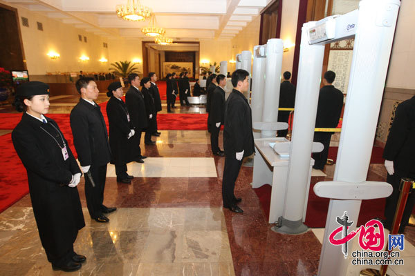 Staff workers at the Great Hall of the People are getting ready for the annual session of China's top advisory body. The Second Session of the 11th National Committee of the Chinese People's Political Consultative Conference (CPPCC) will start in the Great Hall of the People in Beijing Tuesday afternoon. 