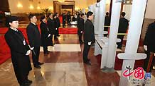 Staff workers at the Great Hall of the People are getting ready for the annual session of China's top advisory body. The Second Session of the 11th National Committee of the Chinese People's Political Consultative Conference (CPPCC) will start in the Great Hall of the People in Beijing Tuesday afternoon.