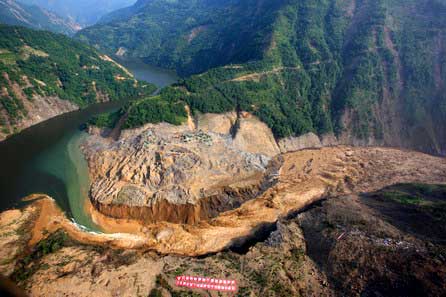 Picture taken on June 10, 2008 from a military helicopter shows the drainage of the Tangjiashan quake lake in southewest China's Sichuan Province. 