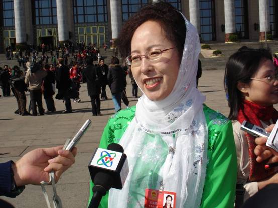 Wu Haiying of the Hui Muslim ethnic group is a deputy from the Ningxia Hui Autonomous Region to this year's NPC session. 