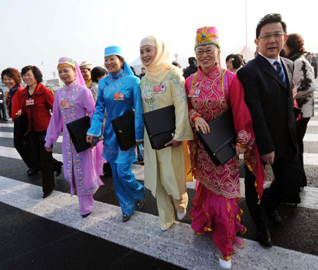 Deputies to the Second Session of the 11th National People's Congress (NPC) walk to the Great Hall of the People in Beijing, capital of China, on March 5, 2009. The Second Session of the 11th NPC opens on Thursday.