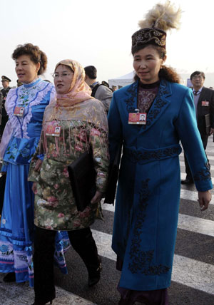 Deputies to the Second Session of the 11th National People's Congress (NPC) walk to the Great Hall of the People in Beijing, capital of China, on March 5, 2009. The Second Session of the 11th NPC opens on Thursday. 