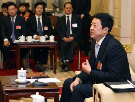 Sui Fengfu, deputy to the Second Session of the 11th National People's Congress (NPC) from northeast China's Heilongjiang Province, speaks while deliberating the government work report in Beijing, capital of China, on March 6, 2009.