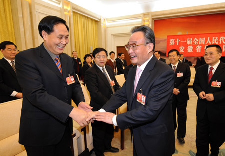 Wu Bangguo (front R), member of the Standing Committee of the Political Bureau of the Communist Party of China (CPC) Central Committee and also chairman of the Standing Committee of the National People's Congress (NPC), shakes hands with a deputy to the Second Session of the 11th NPC from east China's Anhui Province, in Beijing, capital of China, on March 5, 2009. Wu Bangguo joined in the panel discussion of Anhui delegation on the opening day of the Second Session of the 11th NPC. 