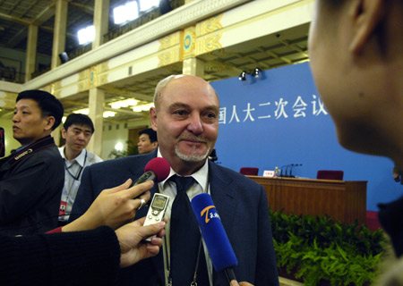 A Russian journalist receives interview prior to Chinese Foreign Minister Yang Jiechi&apos;s meeting with the press held by the Second Session of the 11th National People&apos;s Congress (NPC) at the Great Hall of the People in Beijing, capital of China, March 7, 2009. 