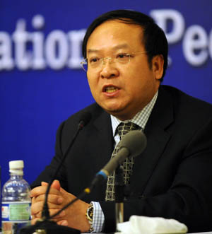 Yang Hongbo, the provincial construction department director of Sichuan Province, answers questions during a press conference on post-earthquake reconstruction in southwest China's Sichuan Province, held by the Second Session of the 11th National People's Congress (NPC) in Beijing, capital of China, on March 8, 2009. 