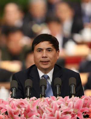 Yang Jian, member of the 11th National Committee of the Chinese People's Political Consultative Conference (CPPCC), speaks at the fourth plenary meeting of the Second Session of the 11th National Committee of the CPPCC held at the Great Hall of the People in Beijing, capital of China, on March 9, 2009. 