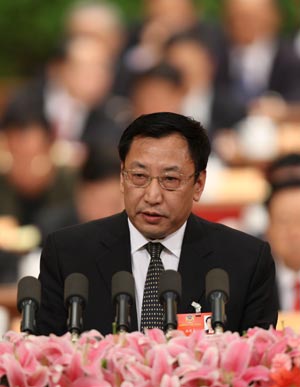 Wen Simei, member of the 11th National Committee of the Chinese People's Political Consultative Conference (CPPCC), speaks at the fourth plenary meeting of the Second Session of the 11th National Committee of the CPPCC held at the Great Hall of the People in Beijing, capital of China, on March 9, 2009. 