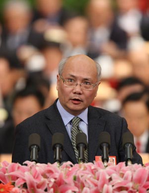 Jiang Hong, member of the 11th National Committee of the Chinese People's Political Consultative Conference (CPPCC), speaks at the fourth plenary meeting of the Second Session of the 11th National Committee of the CPPCC held at the Great Hall of the People in Beijing, capital of China, on March 9, 2009.