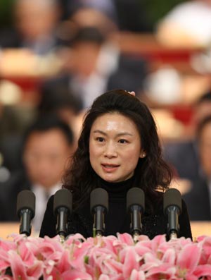 Li Jiaming, member of the 11th National Committee of the Chinese People's Political Consultative Conference (CPPCC), speaks at the fourth plenary meeting of the Second Session of the 11th National Committee of the CPPCC held at the Great Hall of the People in Beijing, capital of China, on March 9, 2009.