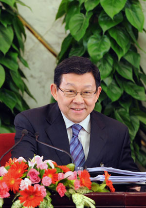 Minister of Commerce Chen Deming attends a press conference on 'Boost domestic demand, increase employment and sustain economic growth' held by the Second Session of the 11th National People's Congress (NPC) in Beijing, capital of China, on March 10, 2009. Minister of Industry and Information Technology Li Yizhong and Minister of Human Resources and Social Security Yin Weimin also attended the press conference.