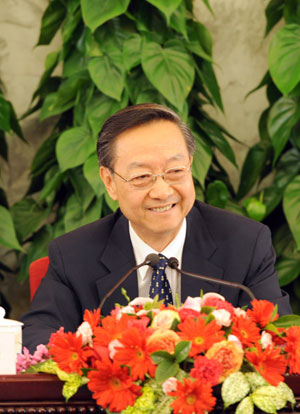 Minister of Industry and Information Technology Li Yizhong smiles during a press conference on 'Boost domestic demand, increase employment and sustain economic growth' held by the Second Session of the 11th National People's Congress (NPC) in Beijing, capital of China, on March 10, 2009. Minister of Human Resources and Social Security Yin Weimin and Minister of Commerce Chen Deming also attended the press conference. 