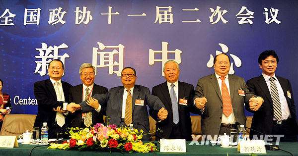 Members of the 11th National Committee of the Chinese People's Political Consultative Conference (CPPCC), attend a press conference on 'Coping with the Global Financial Crisis' in Beijing, capital of Chian, on March 10, 2009.Cai Guanshen, Li Jiaxiang, Chen Yongqi, Yan Yanling, Zhang Huafeng, Xu Jiankang attended. 